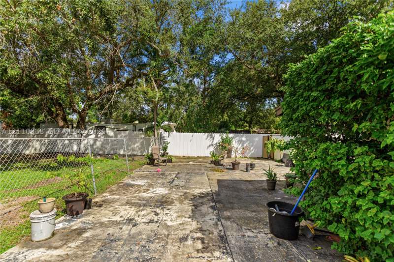 4 bedroom SingleFamilyResidence at 2007 NW 89th St, Home Acres, Miami — photo 4
