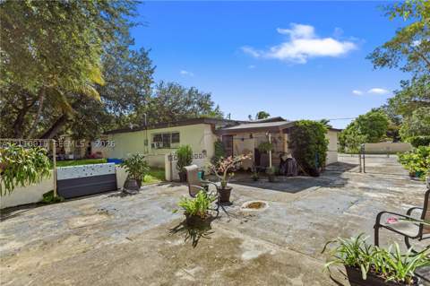 2007 NW 89th St, Miami FL - photo 6 of 41