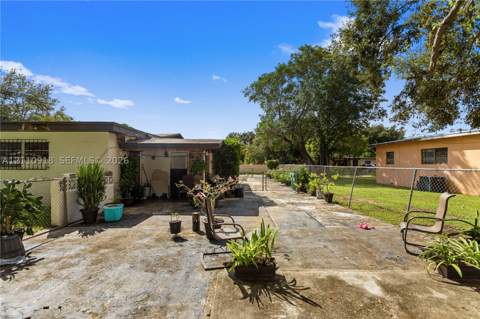 2007 NW 89th St, Miami FL - photo 7 of 41
