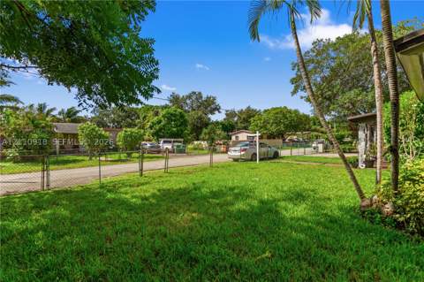 2007 NW 89th St, Miami FL - photo 9 of 41