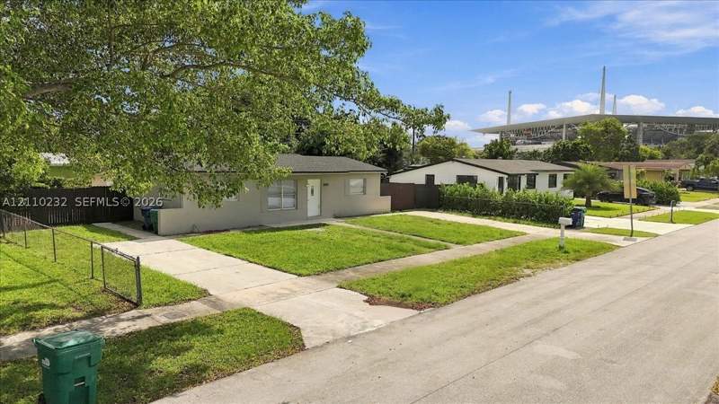 3 bedroom SingleFamilyResidence at 20611 NW 23rd Ct, Lake Lucerne Sec 1, Miami Gardens — photo 2