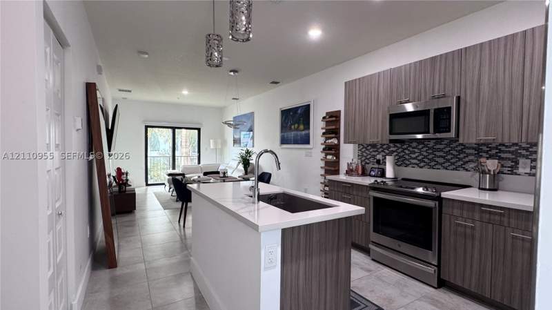 1 bedroom Condominium at 4636 NW 84th Ave 35, White View Subdivision, Doral — photo 2