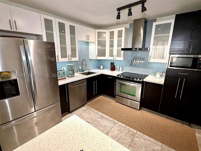 2 bedroom Condominium at 900 Bay Dr 225, King Cole Condo, Miami Beach — photo 2
