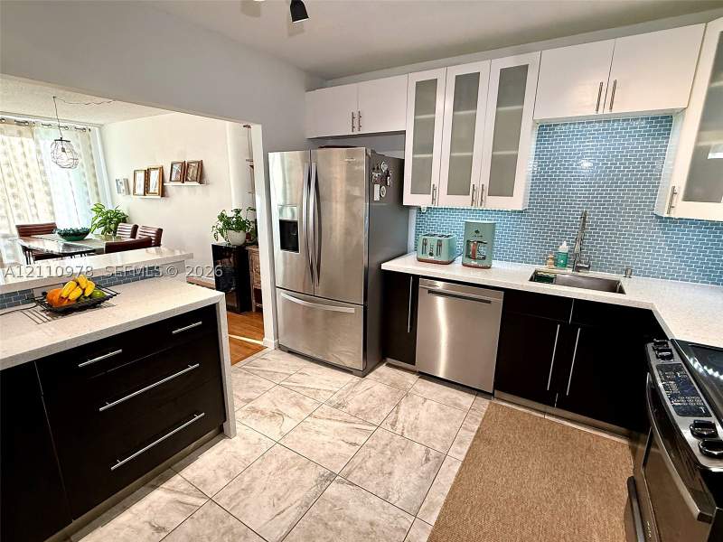 2 bedroom Condominium at 900 Bay Dr 225, King Cole Condo, Miami Beach — photo 3