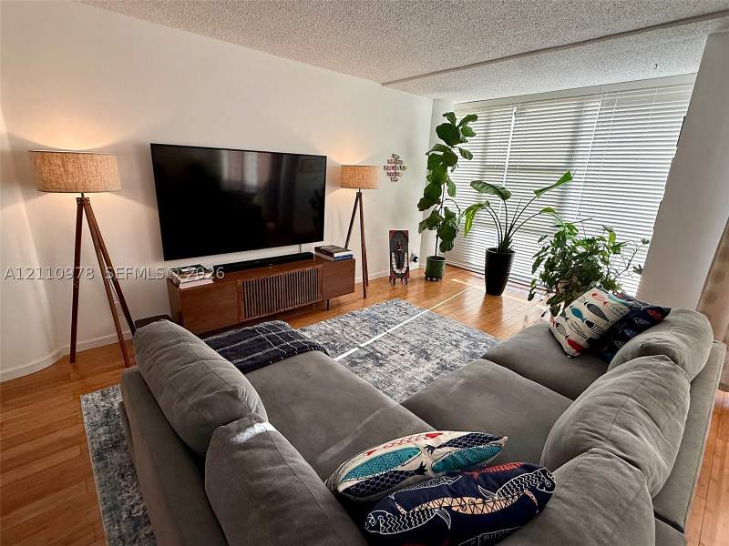 2 bedroom Condominium at 900 Bay Dr 225, King Cole Condo, Miami Beach — photo 5