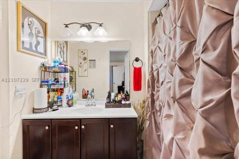 422 NE 210th Cir Ter 205-1, Miami FL - photo 18 of 29
