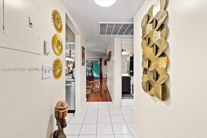 2 bedroom Condominium at 422 NE 210th Cir Ter 205-1, Monterey Village-Two Cond, Miami — photo 4