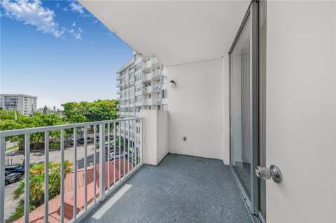 1300 NE Miami Gardens Dr 512E, Miami FL - photo 20 of 28