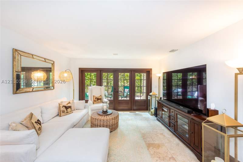 3 bedroom SingleFamilyResidence at 3621 Viscaya Ct, The French Village, Coral Gables — photo 3