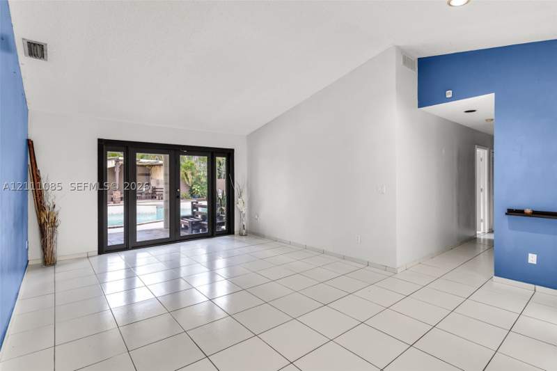 5 bedroom SingleFamilyResidence at 14420 SW 166th Ter, Limewood Grove, Miami — photo 3