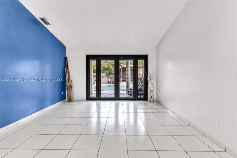 5 bedroom SingleFamilyResidence at 14420 SW 166th Ter, Limewood Grove, Miami — photo 4
