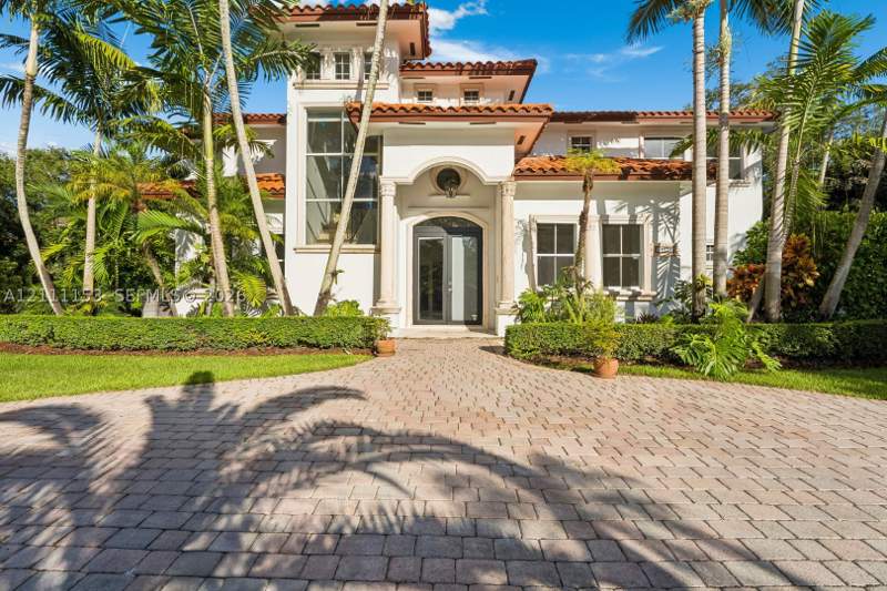 5 bedroom SingleFamilyResidence at 16625 Old Cutler Rd, Roberts Sub, Palmetto Bay — photo 2