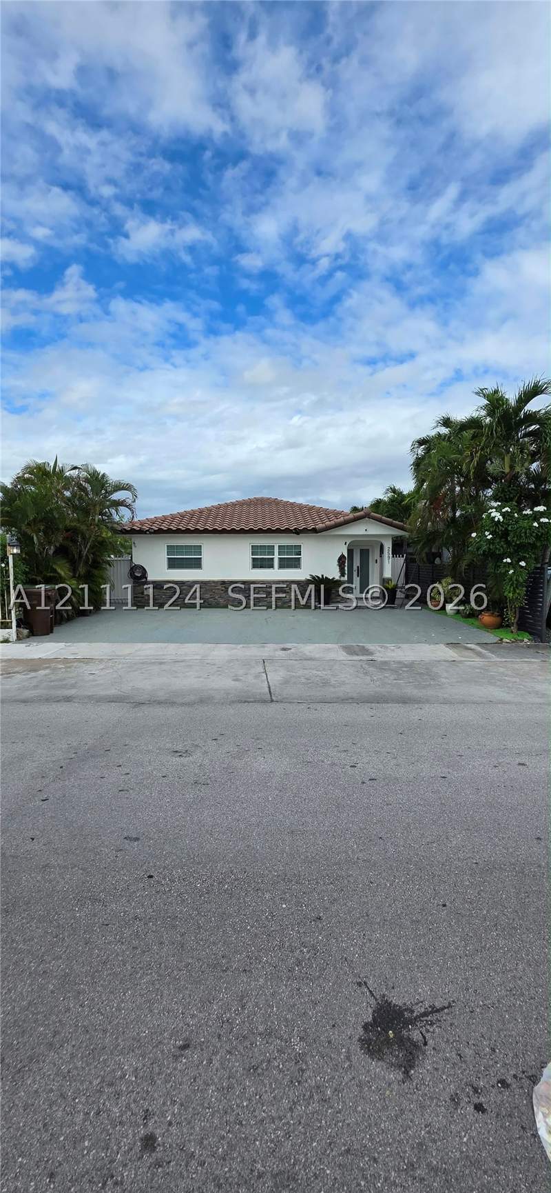 4 bedroom SingleFamilyResidence at 2591 W 70th St, 1st Addn To Robles Garden, Hialeah — photo 2