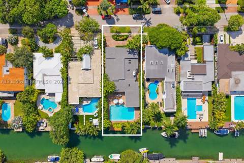 1777 Daytonia Rd, Miami Beach FL - photo 9 of 38