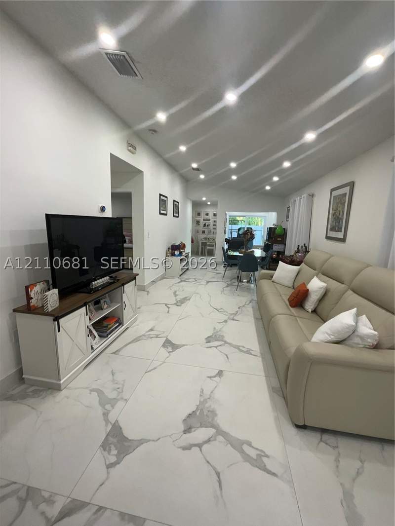 3 bedroom SingleFamilyResidence at 25627 SW 125th Pl, Princetonian Villas Sec 1, Homestead — photo 4