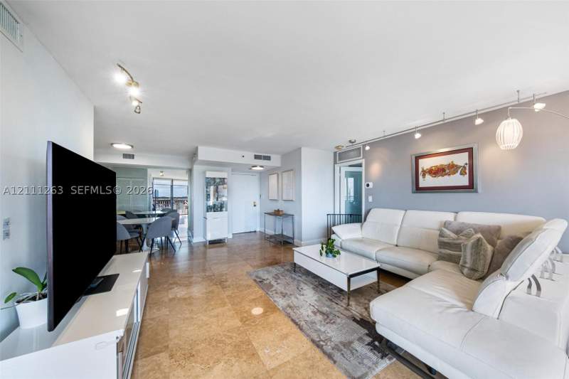 2 bedroom Condominium at 4000 Towerside Ter 604, The Towers Of Quayside Co, Miami — photo 2