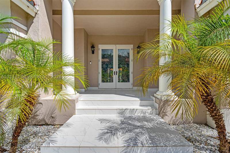 5 bedroom SingleFamilyResidence at 19363 SW 79th Ave, Cutler Cay, Cutler Bay — photo 3