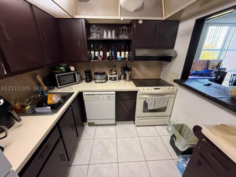 210 172nd St 529, Sunny Isles Beach FL - photo 6 of 14