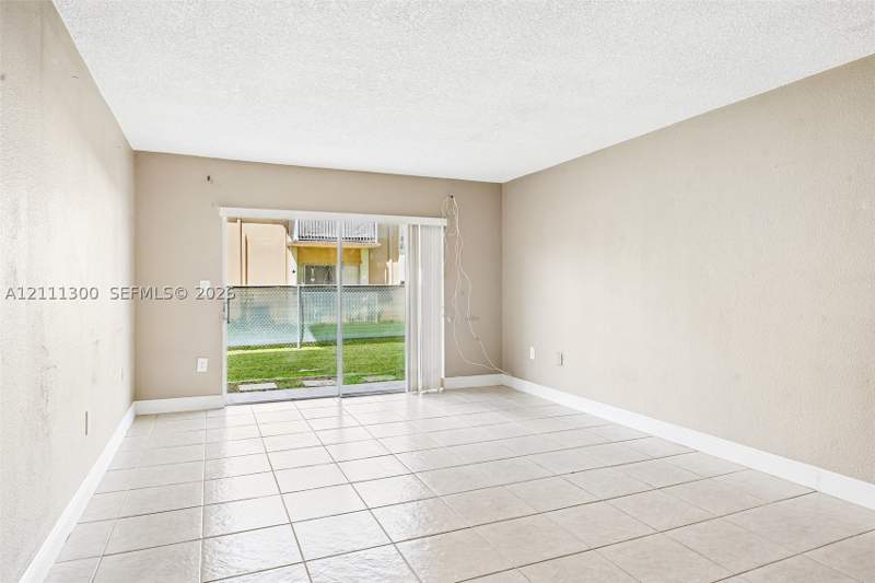 1 bedroom Condominium at 5400 SW 77th Ct 1J, Miller Lake Condo, Miami — photo 5