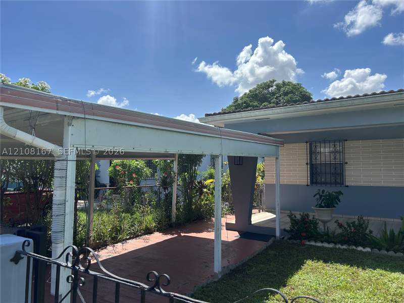 4 bedroom SingleFamilyResidence at 682 W 37th St, 2nd Rev Pl Of Industrial, Hialeah — photo 2