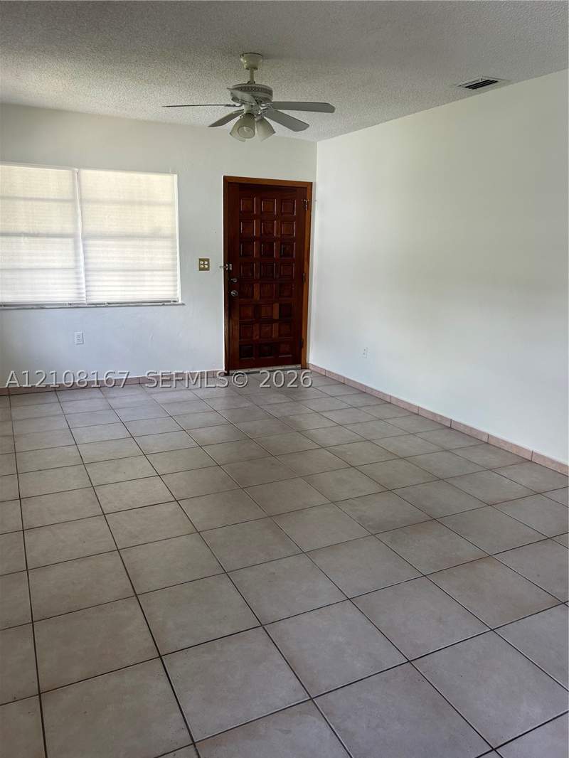4 bedroom SingleFamilyResidence at 682 W 37th St, 2nd Rev Pl Of Industrial, Hialeah — photo 5