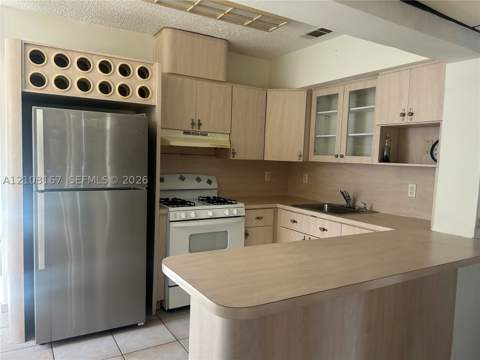 682 W 37th St, Hialeah FL - photo 6 of 22