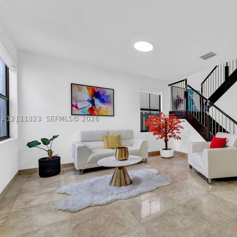 4 bedroom SingleFamilyResidence at 9770 NW 10th St, Fontainebleau West North, Miami — photo 4