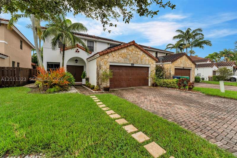 4 bedroom SingleFamilyResidence at 9770 NW 10th St, Fontainebleau West North, Miami — photo 5