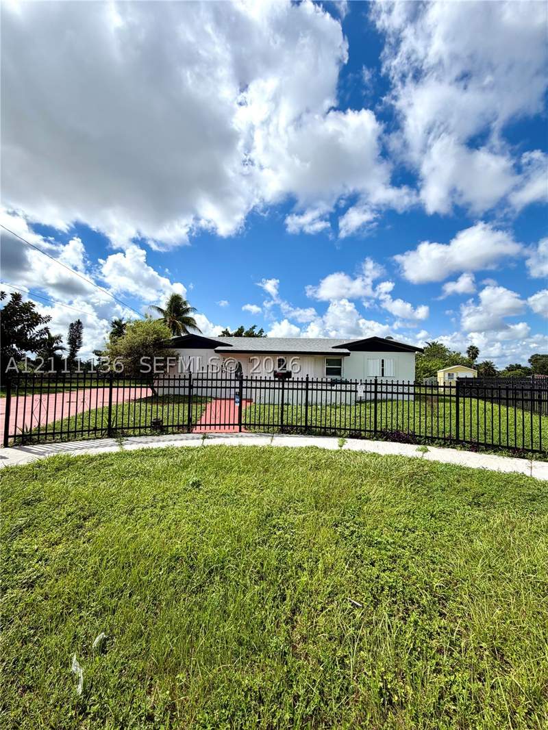 4 bedroom SingleFamilyResidence at 2870 NW 205th St, Lakewood Ests, Miami Gardens — photo 2