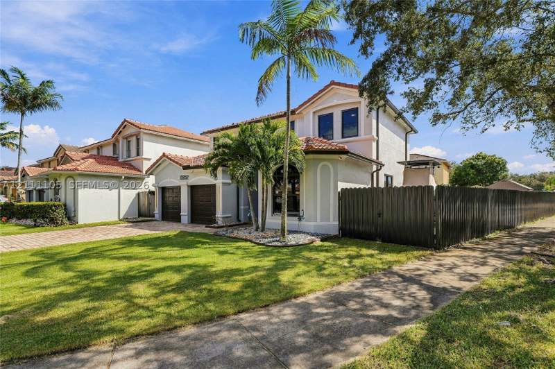 5 bedroom SingleFamilyResidence at 10852 SW 245th St, Villas Del Campo Sub, Homestead — photo 3