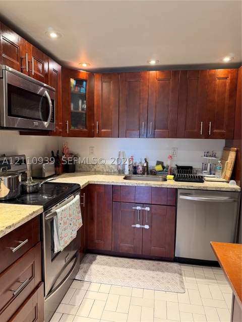 8255 Abbott Ave 402, Miami Beach FL - photo 6 of 17