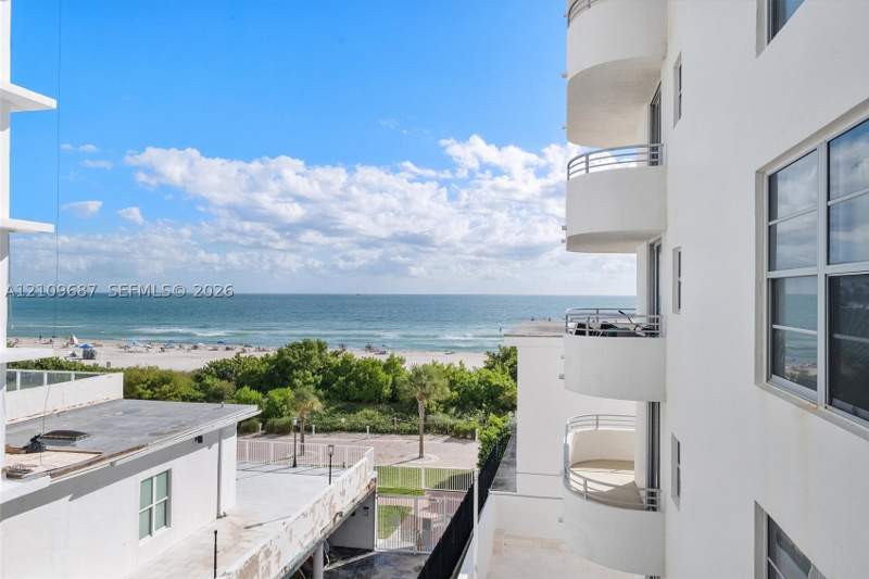 1 bedroom Condominium at 5555 Collins Ave 5C, Oceanside Plaza Condo, Miami Beach — photo 4