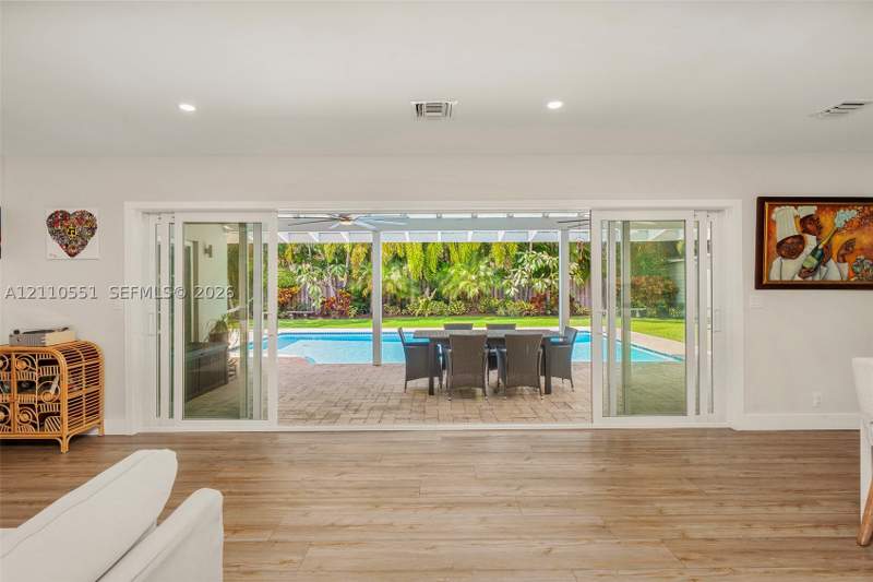 4 bedroom SingleFamilyResidence at 9330 SW 71st Ave, Philarthria, Pinecrest — photo 5