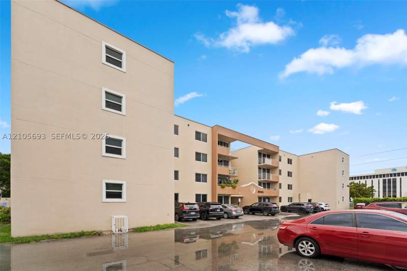 2 bedroom Condominium at 8045 NW 7th St 2402, Belinda Gardens Condo, Miami — photo 2