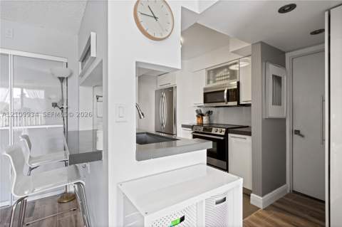 80 S Shore Dr 205, Miami Beach FL - photo 11 of 25