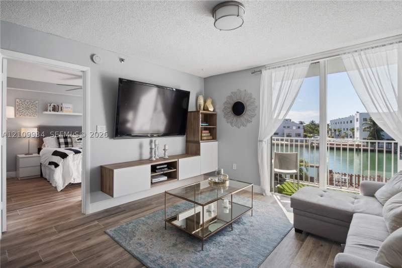 1 bedroom Condominium at 80 S Shore Dr 205, Coral Bay Club Condo, Miami Beach — photo 4
