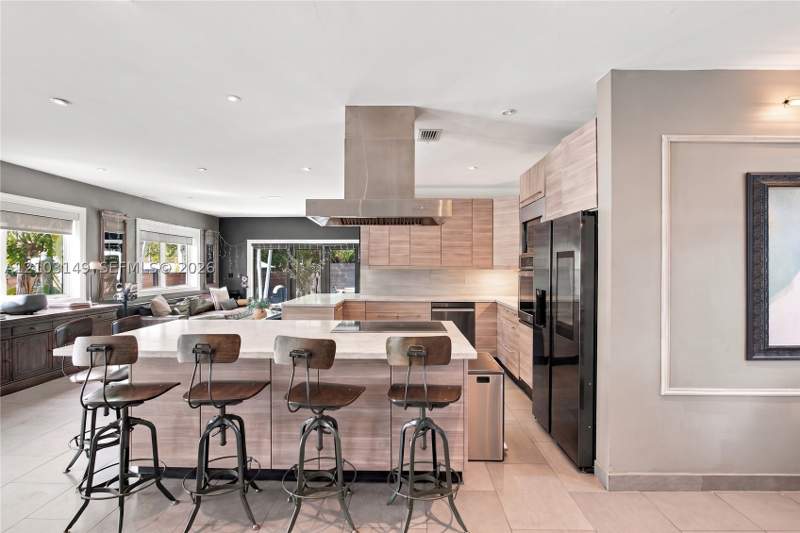 4 bedroom SingleFamilyResidence at 405 W Dilido Dr, Di Lido Island, Miami Beach — photo 3