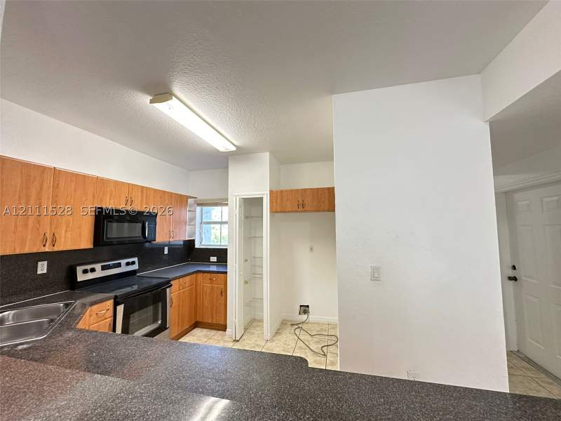 3 bedroom Townhouse at 845 SW 6th Pl, Abel Homes At Keys Winds, Florida City — photo 2