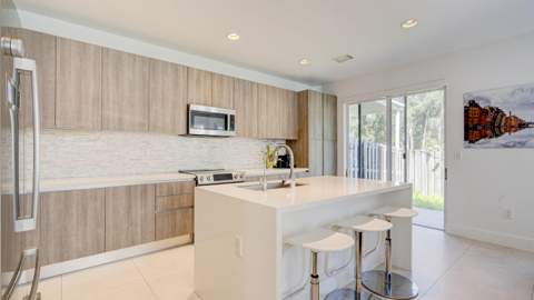 10241 NW 72nd Terrace, Doral FL - photo 8 of 49