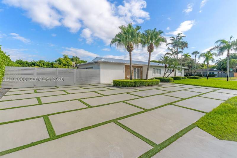 3 bedroom SingleFamilyResidence at 10841 SW 126th St, Pine Shore Sec 1, Miami — photo 2