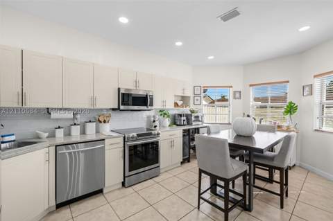 13542 SW 177th Ter, Miami FL - photo 16 of 79