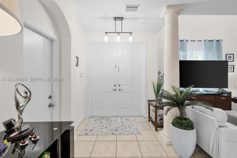 5 bedroom SingleFamilyResidence at 13542 SW 177th Ter, Sable Palm Estates, Miami — photo 5