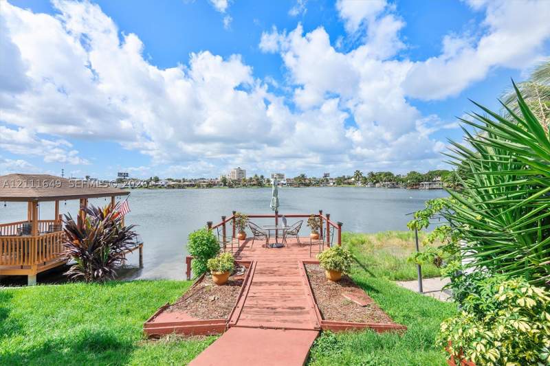 2 bedroom Townhouse at 7120 W 17th Ct, Chambers Land Company Sub, Hialeah — photo 3