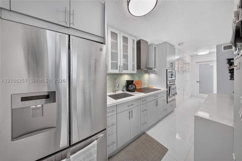 1 bedroom Condominium at 335 Collins 203, Collins View Condo, Miami Beach — photo 2