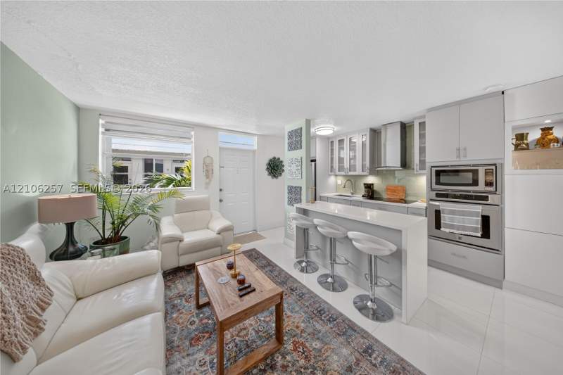 1 bedroom Condominium at 335 Collins 203, Collins View Condo, Miami Beach — photo 4