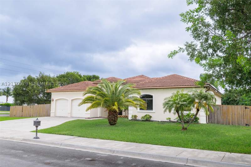 4 bedroom SingleFamilyResidence at 32007 SW 207th Ave, Emerald Greens Sub, Homestead — photo 3