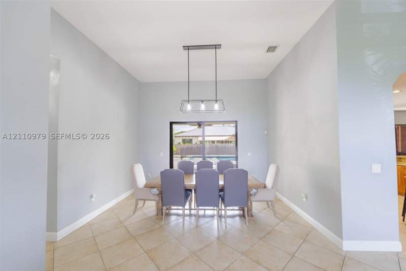 4 bedroom SingleFamilyResidence at 32007 SW 207th Ave, Emerald Greens Sub, Homestead — photo 5