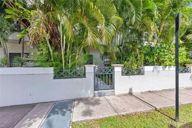 3 bedroom Townhouse at 261 Navarre Ave A-3, Gables Court Townhomes Co, Coral Gables — photo 2