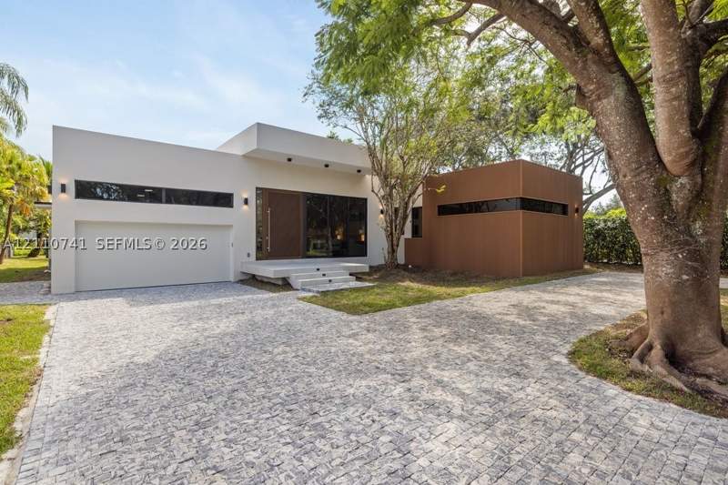 5 bedroom SingleFamilyResidence at 9445 SW 73rd Ave, Highway Sub Amd, Pinecrest — photo 2