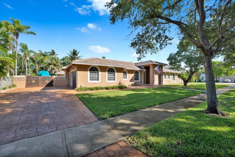 4 bedroom SingleFamilyResidence at 7901 SW 97th St, Kendal Ranches, Miami — photo 2